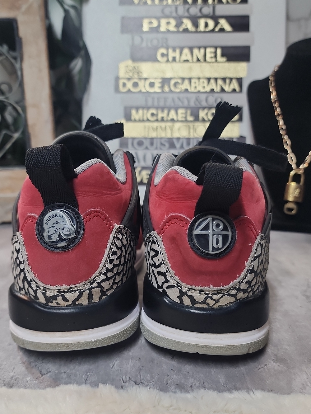 Nike AIR Jordan Sneakers BOYS size 4 - Picture 3 of 6